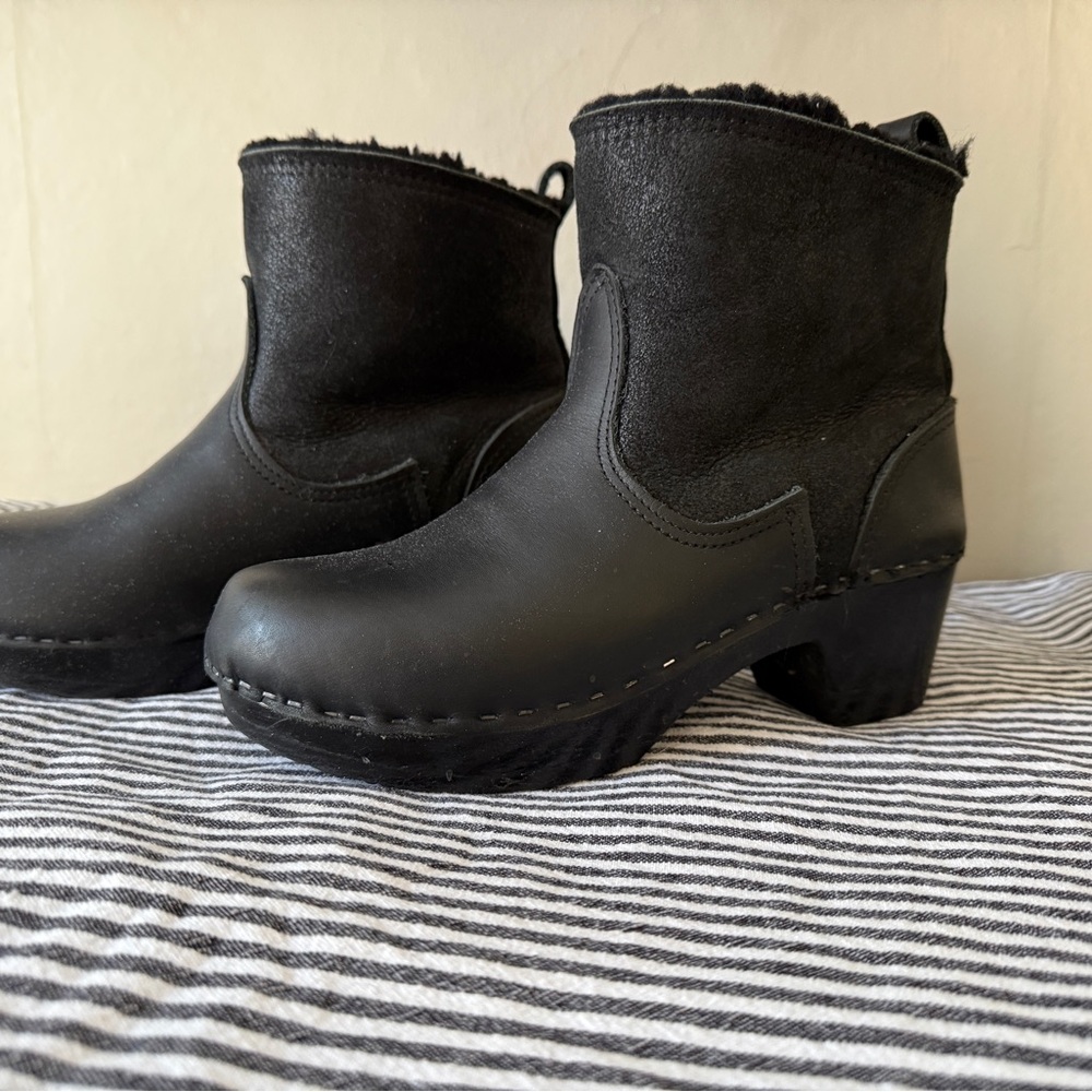 No. 6 Black Women's Clogs